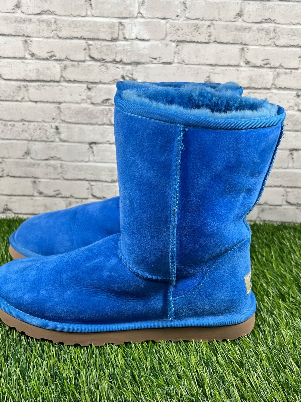 UGG Australia Blue Classic Short Boots Size 9 UGG Class